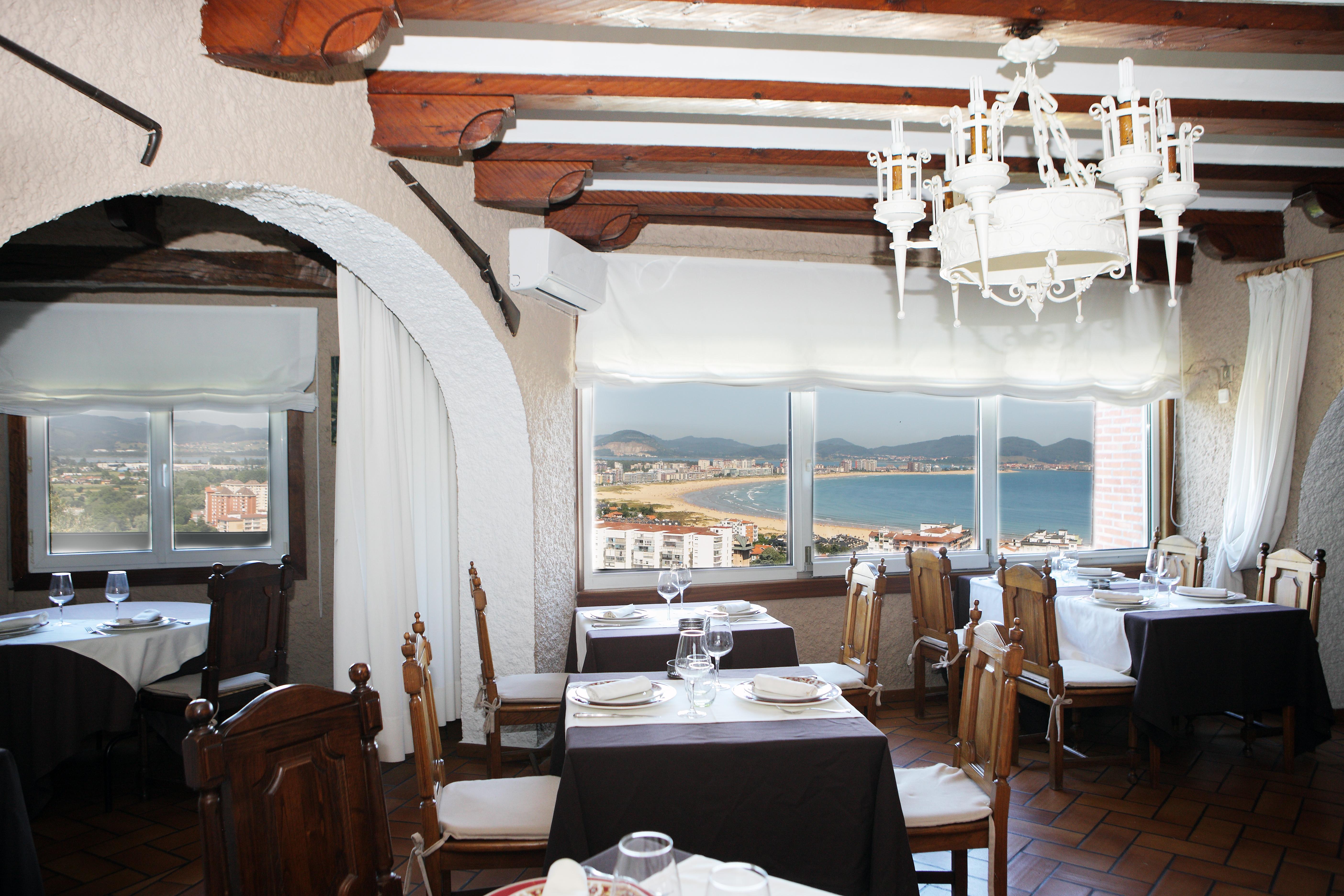 Hotel Restaurante Risco Ларедо Екстер'єр фото
