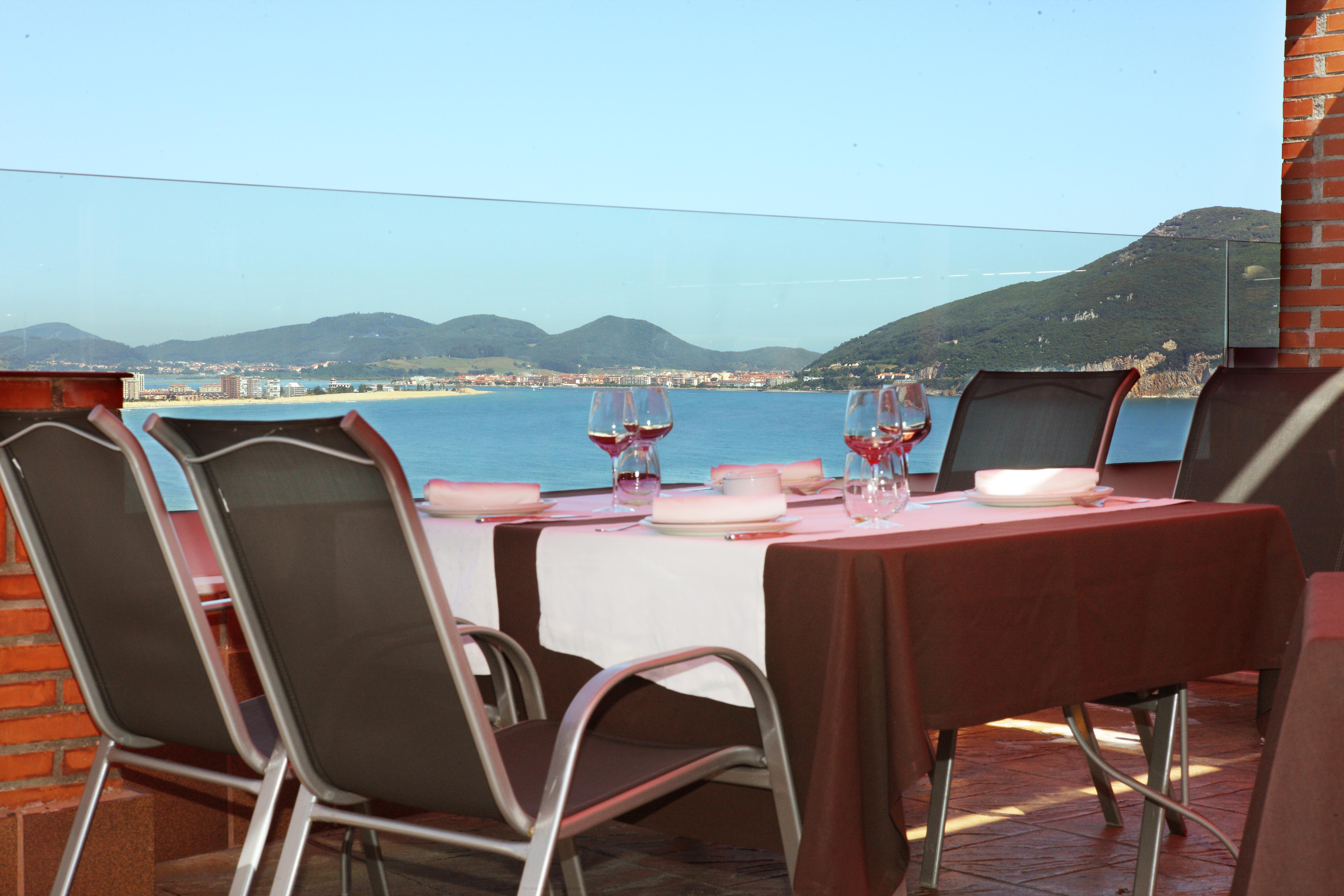 Hotel Restaurante Risco Ларедо Екстер'єр фото