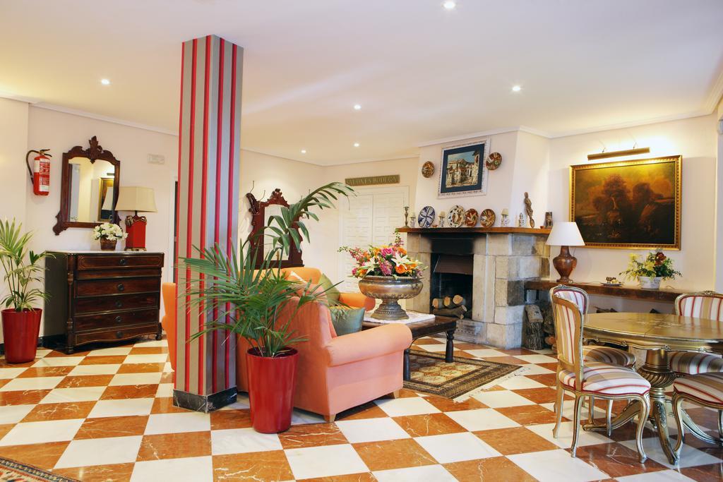 Hotel Restaurante Risco Ларедо Екстер'єр фото
