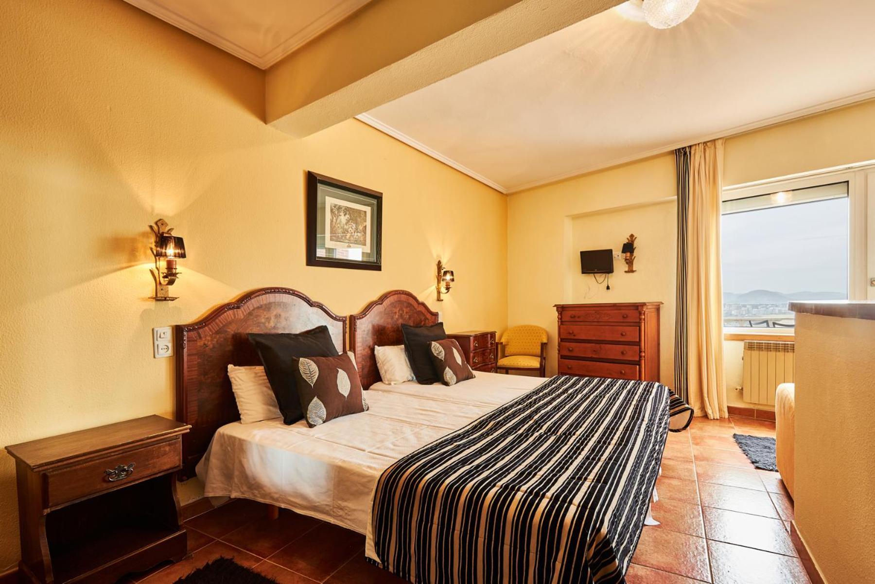 Hotel Restaurante Risco Ларедо Екстер'єр фото