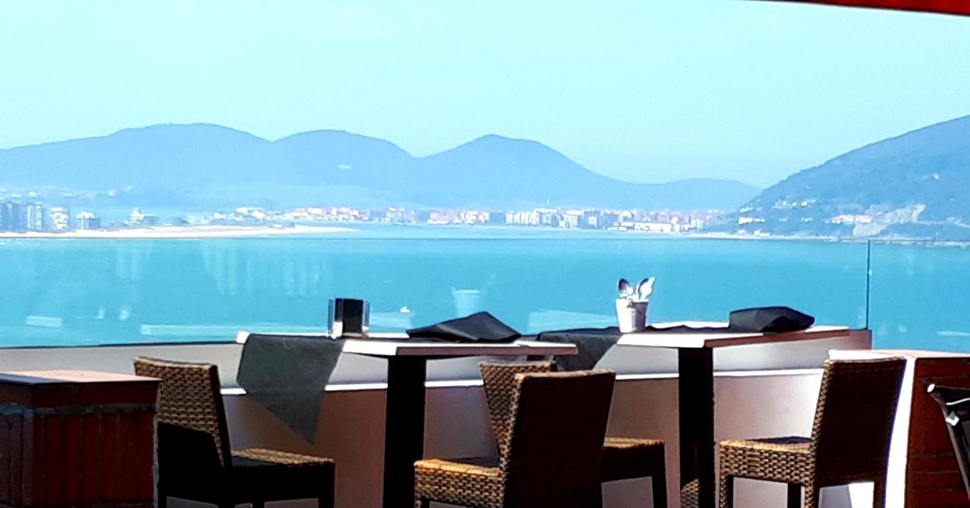 Hotel Restaurante Risco Ларедо Екстер'єр фото