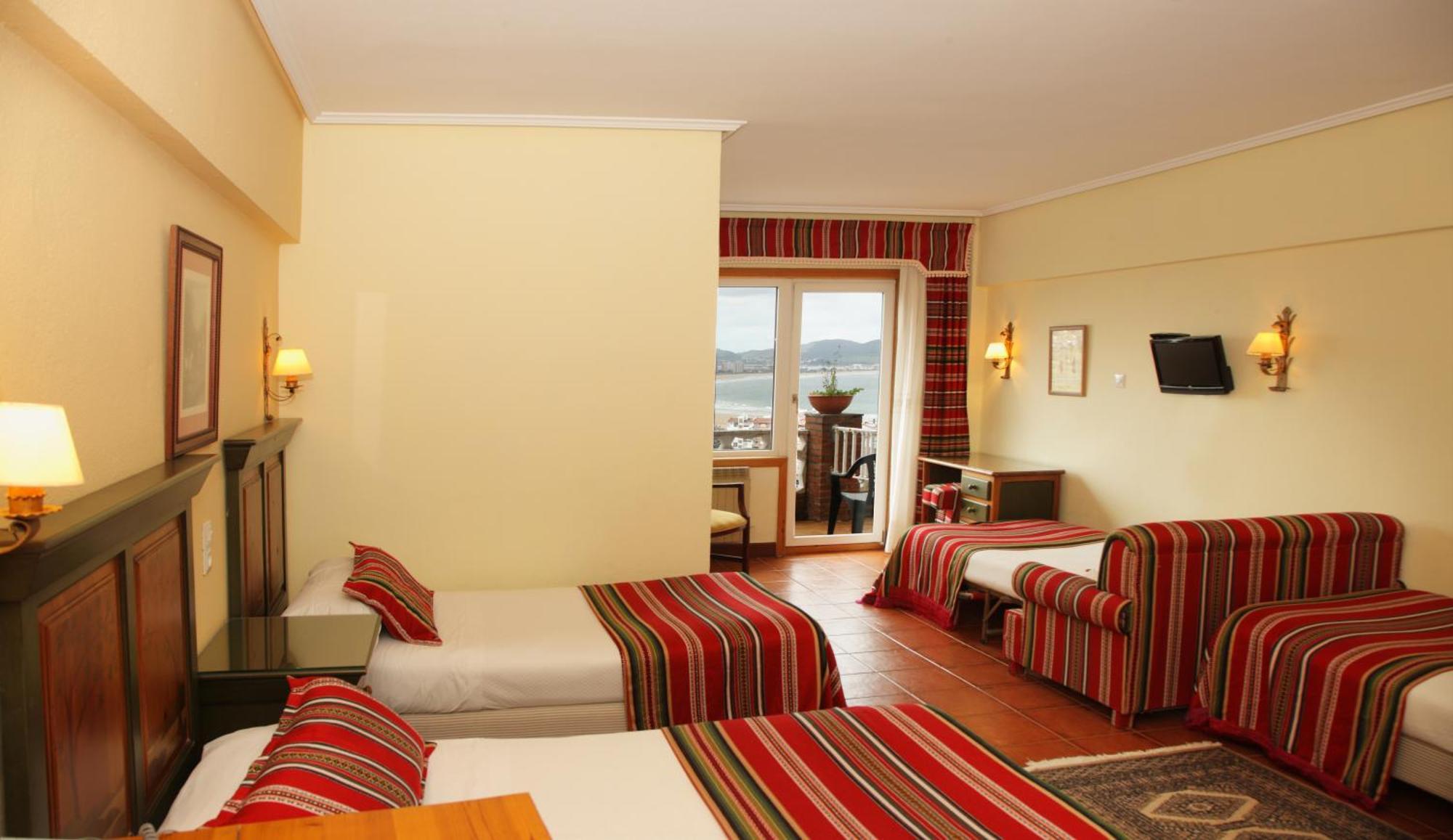 Hotel Restaurante Risco Ларедо Екстер'єр фото
