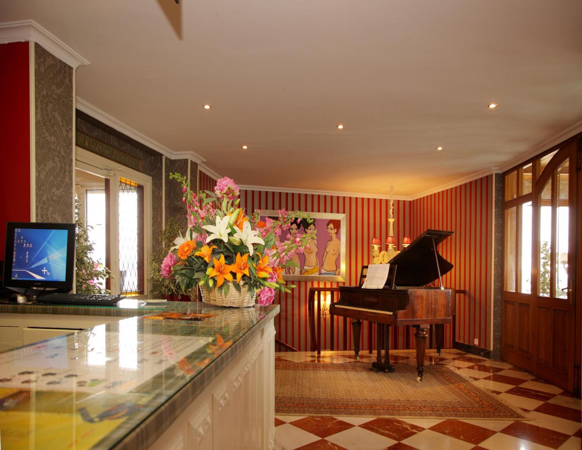 Hotel Restaurante Risco Ларедо Екстер'єр фото